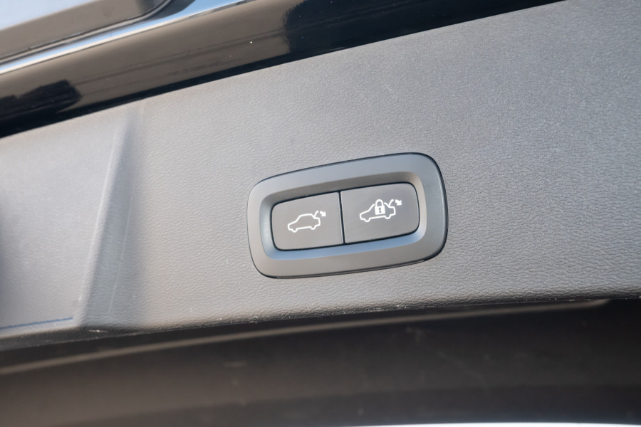 2022 MY23 Volvo XC40 XZ Ultimate B4 Dark SUV Image 23