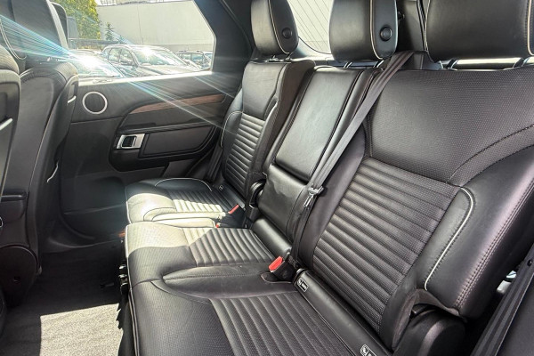 2018 Land Rover Discovery Series 5 HSE Luxury SUV Image 12