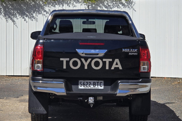 2017 Toyota HiLux  SR5 Double Cab Pick Up Image 6