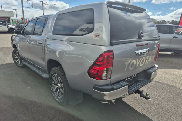 2018 Toyota HiLux  SR5 Double Cab Pick Up Image 9