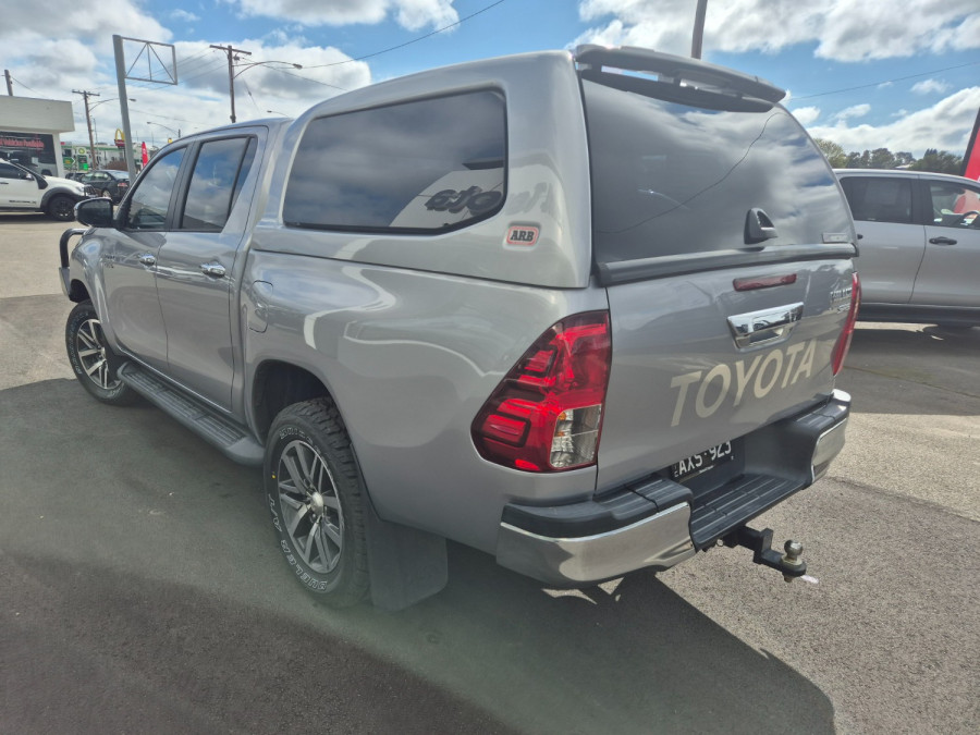 2018 Toyota HiLux  SR5 Double Cab Pick Up Image 9