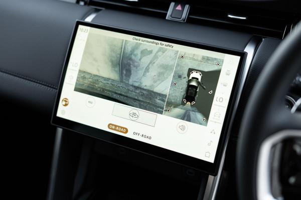 2024 Land Rover Discovery Sport L550 P300e Dynamic SE SUV image 13