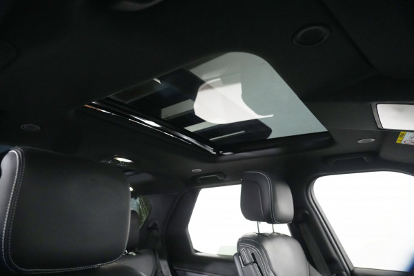 2024 Land Rover Discovery Series 5 P360 Dynamic SE SUV Image 31
