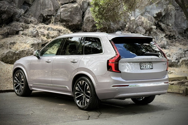 2025 Volvo XC90 L Series Ultra B5 Bright SUV Image 4