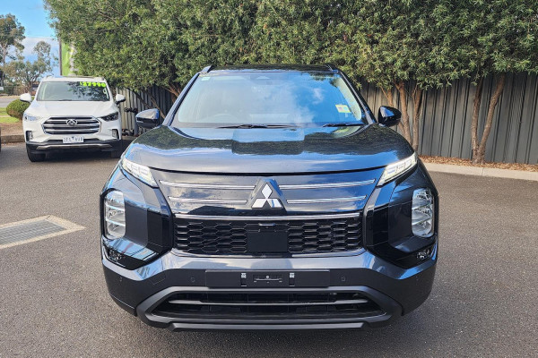 2025 Mitsubishi Outlander ZM LS SUV Image 2