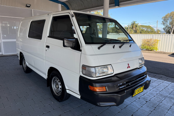 2008 Mitsubishi Express Van