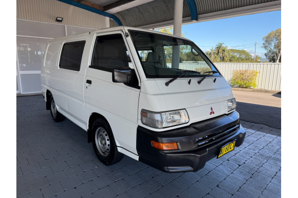 2008 Mitsubishi Express Van