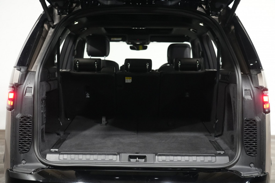 2024 Land Rover Discovery Series 5 P360 Dynamic SE SUV Image 34