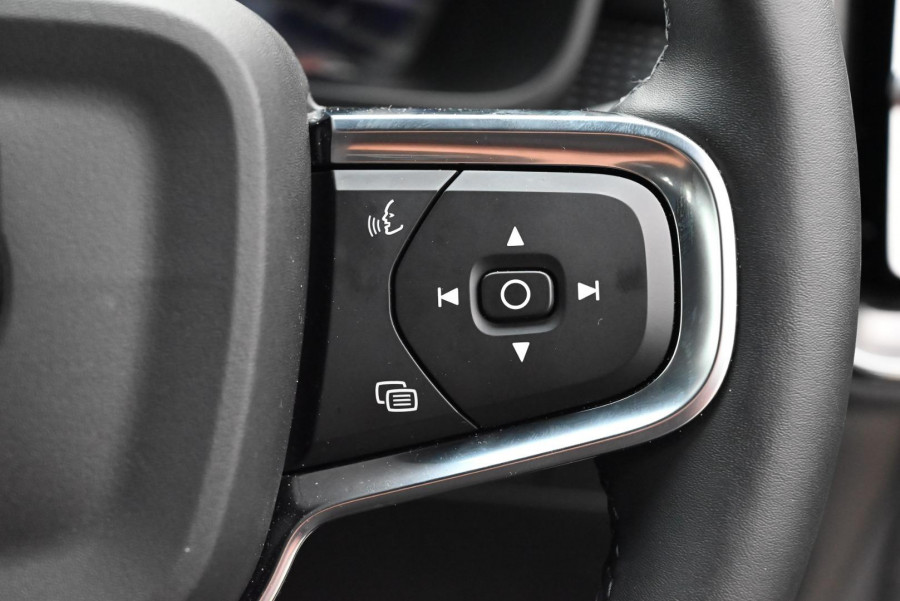 2025 Volvo XC40 XZ Ultra B4 Bright SUV Image 18