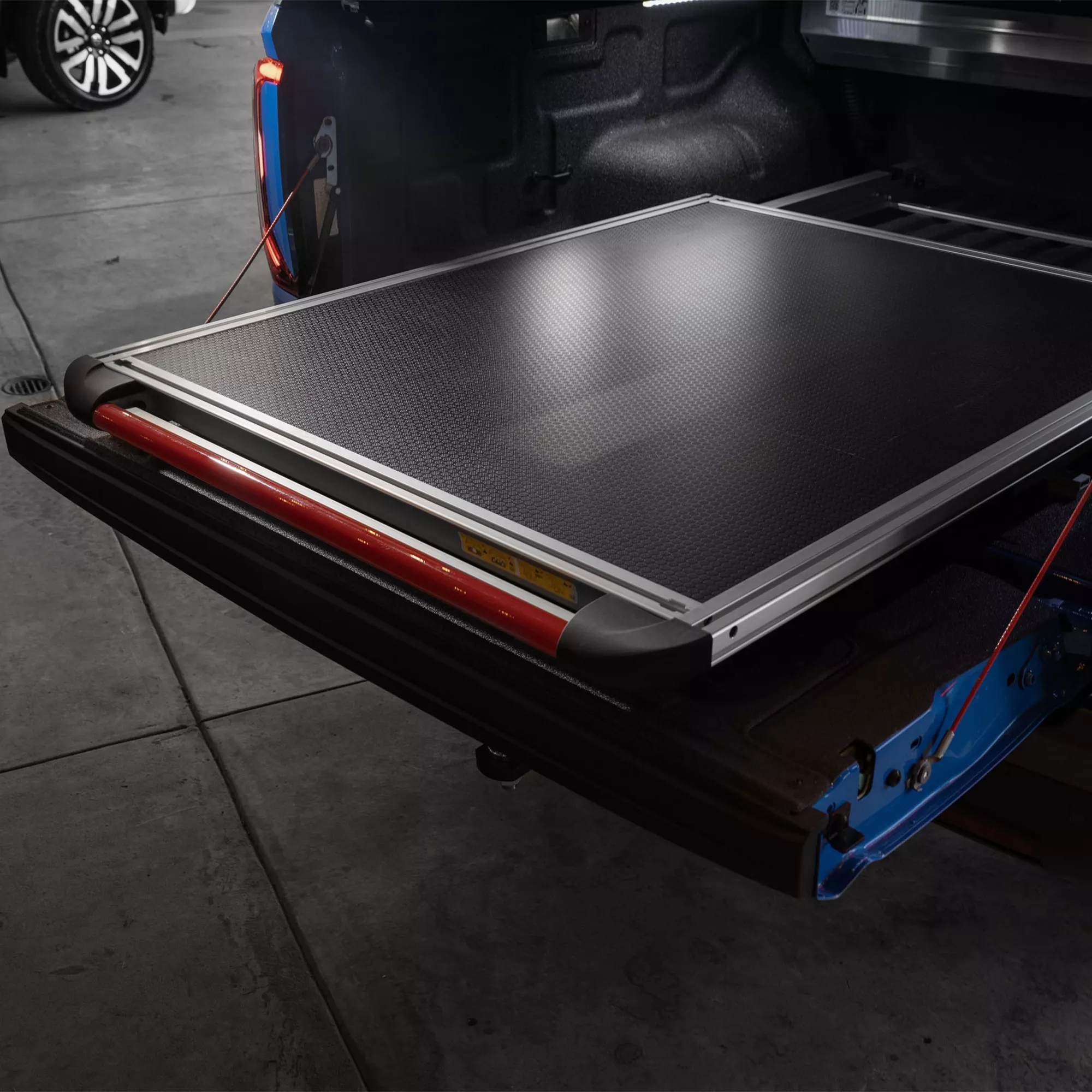 Amarok cargo slide