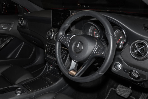 2018 Mercedes-Benz GLA-Class X156 GLA180 SUV image 6