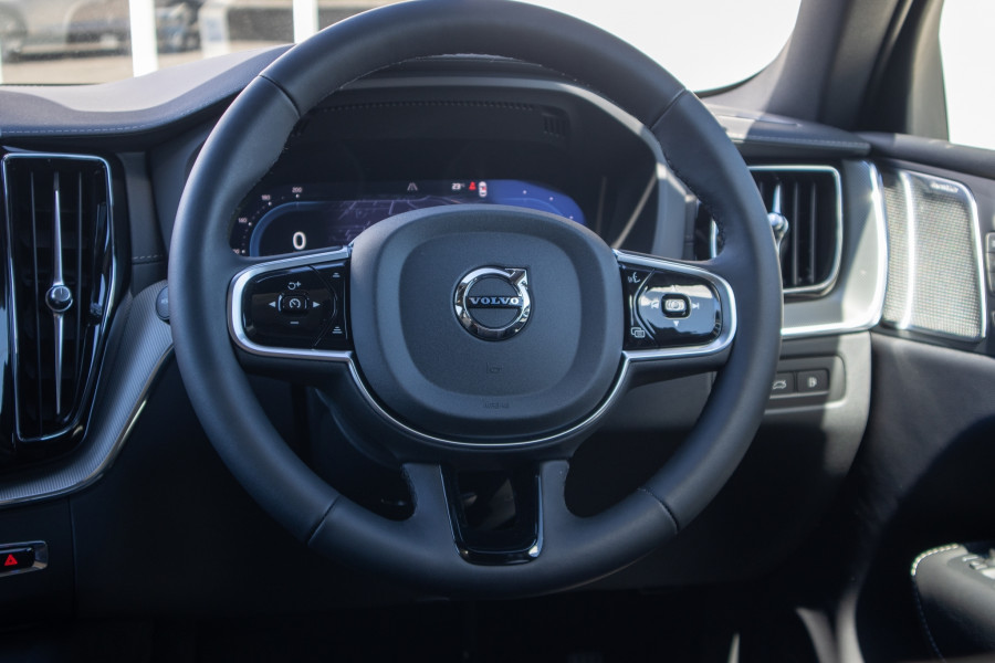 2025 Volvo XC60 UZ Ultra T8 Plug-In Hybrid SUV Image 11