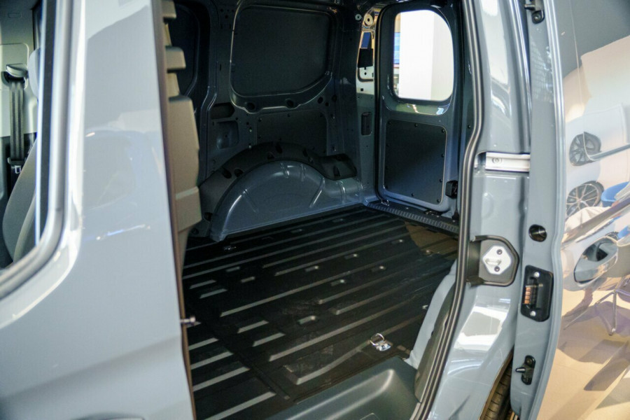 2026 Volkswagen Caddy 5 TDI320 SWB Van Image 5