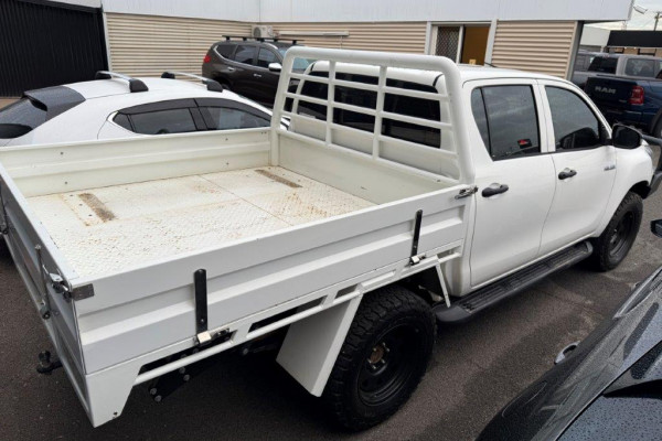 2021 Toyota HiLux GUN125R WorkMate Double Cab Chassis Image 2