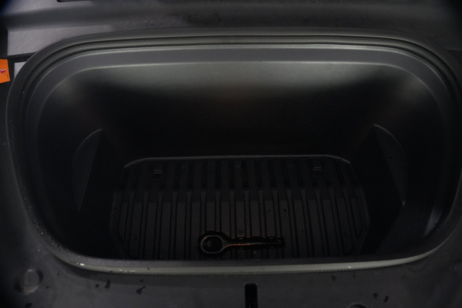 2024 Tesla Model Y  Long Range SUV Image 26