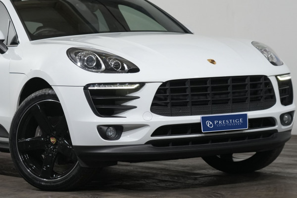 2017 Porsche Macan SUV Image 2