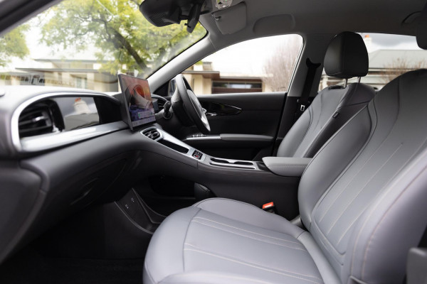 2026 MY27 Geely EX2 E22H Inspire Hatch image 3