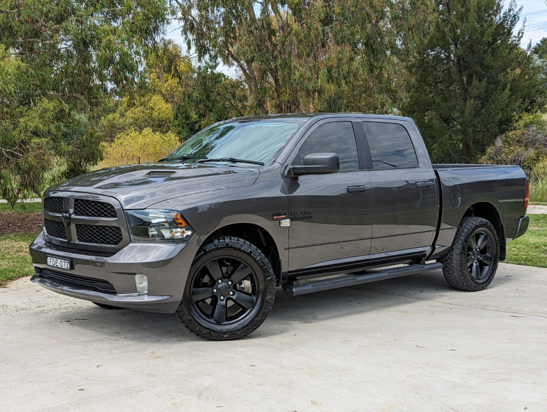 2019 ram sales 1500 ds