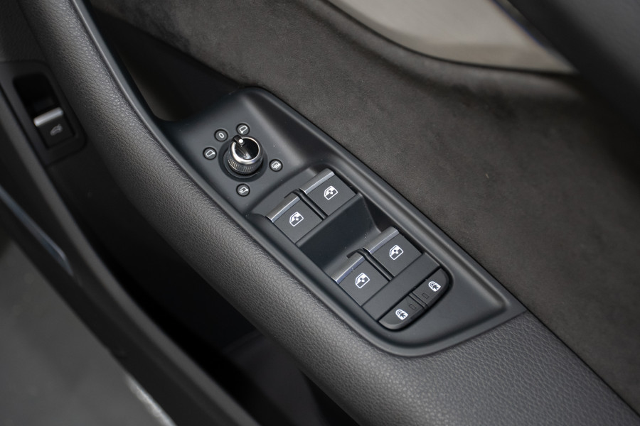 2021 Audi Q7 4M 55 TFSI S line SUV Image 13