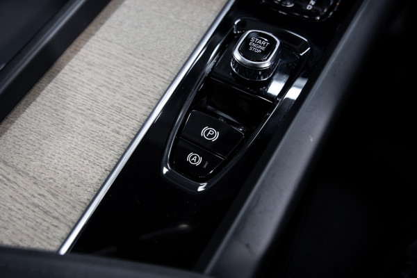 2026 Volvo XC60 UZ B5 Ultra Dark 2L Mild Hybrid AWD SUV Image 12