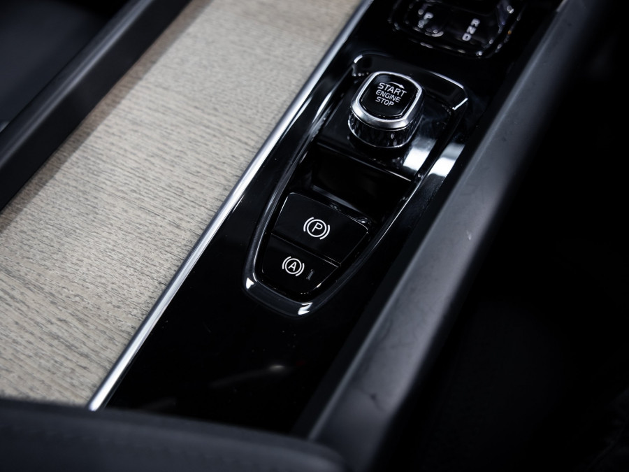 2026 Volvo XC60 UZ B5 Ultra Dark 2L Mild Hybrid AWD SUV Image 12