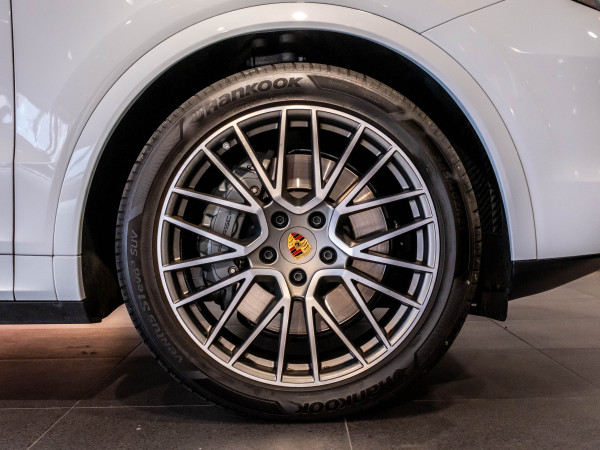 2022 MY23 Porsche Cayenne S Platinum Edition Coupe image 11