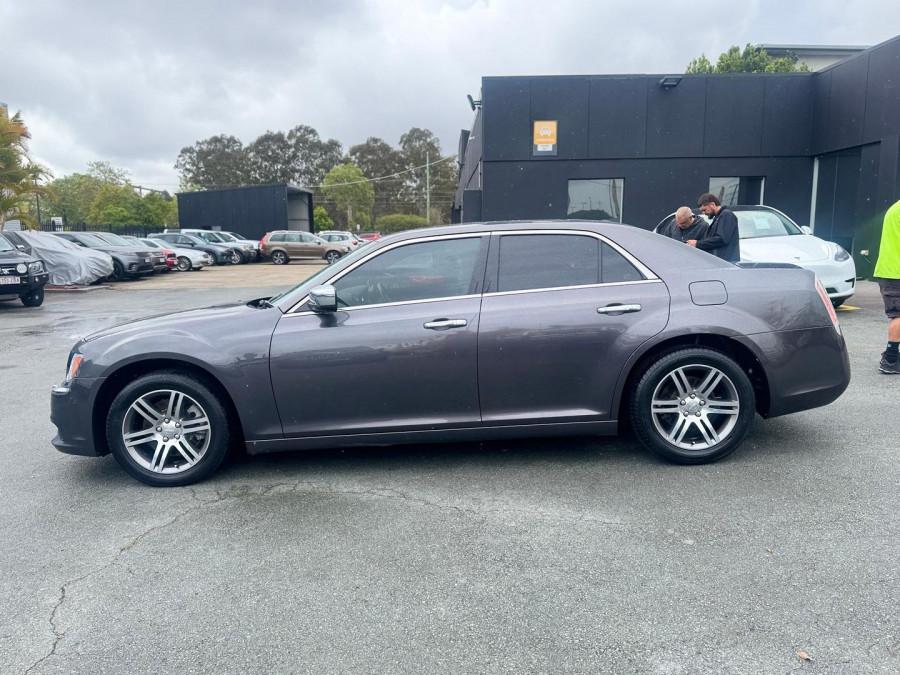 2015 MY14 Chrysler 300 LX C Sedan Image 11