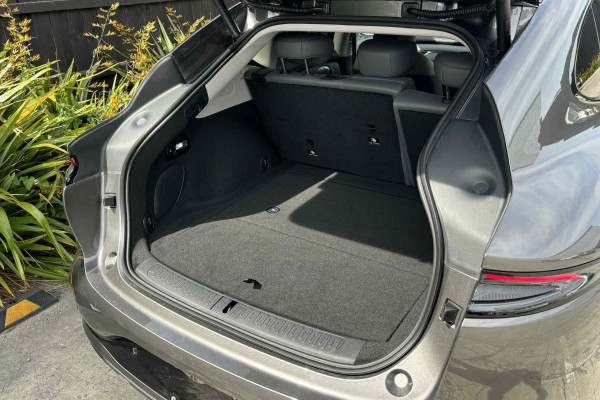 2026 MY25 MG IM6 S12L Premium SUV Image 17