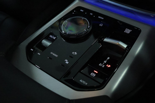 2025 BMW X3 G45 30e xDrive SUV image 18
