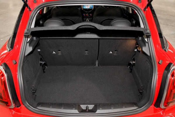 2022 MINI Cooper F55 LCI-2 C Classic Hatch image 23