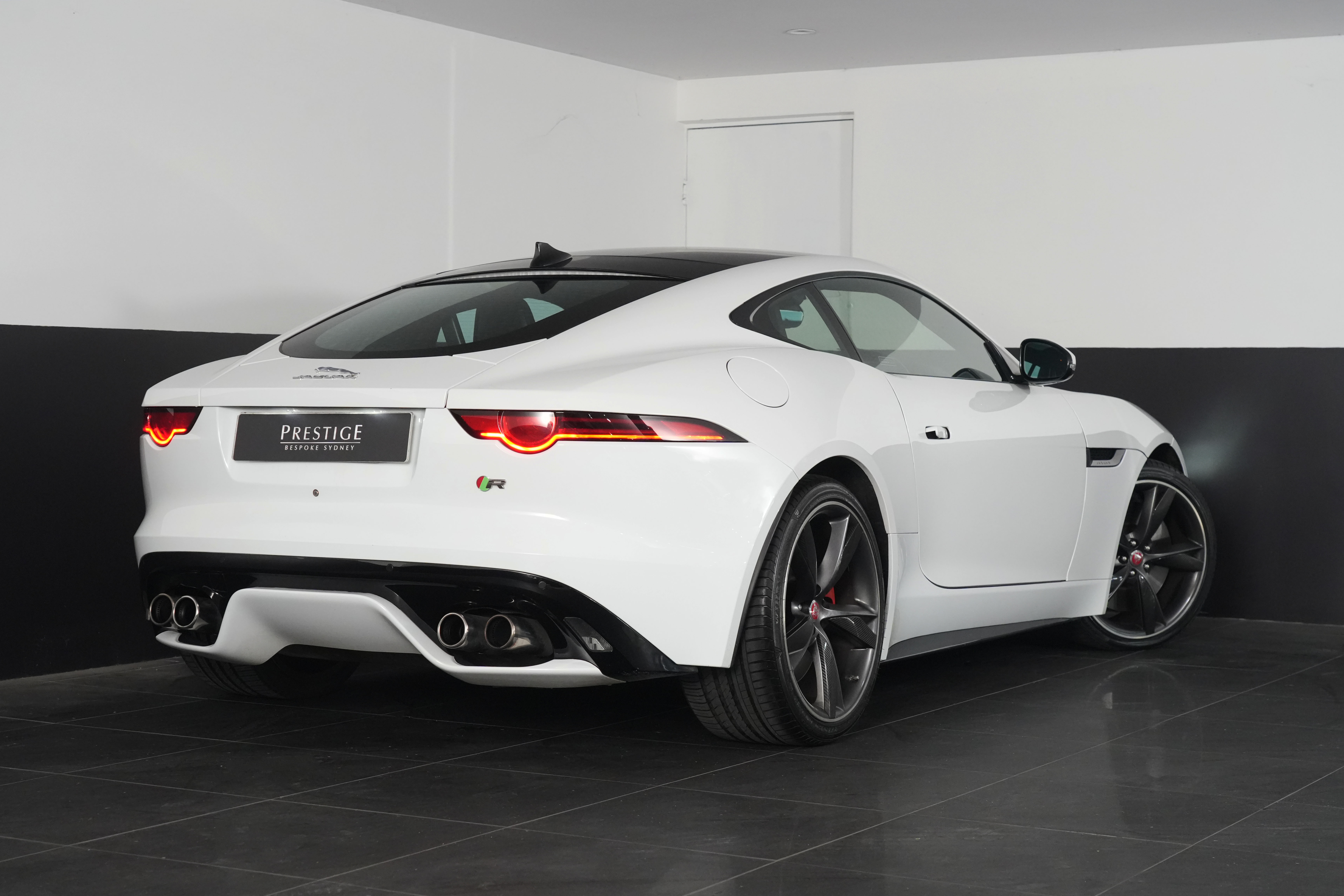 2018 Jaguar F-TYPE R 5.0 SC V8 Coupe Image 7