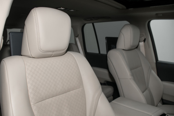 2023 Toyota LandCruiser Sahara SUV Image 6