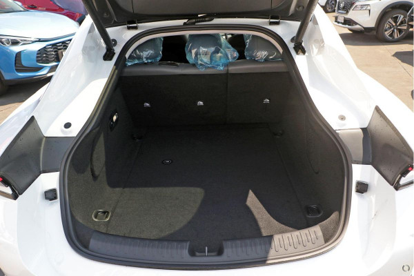 2026 MG IM5 P12L Premium Hatch Image 4