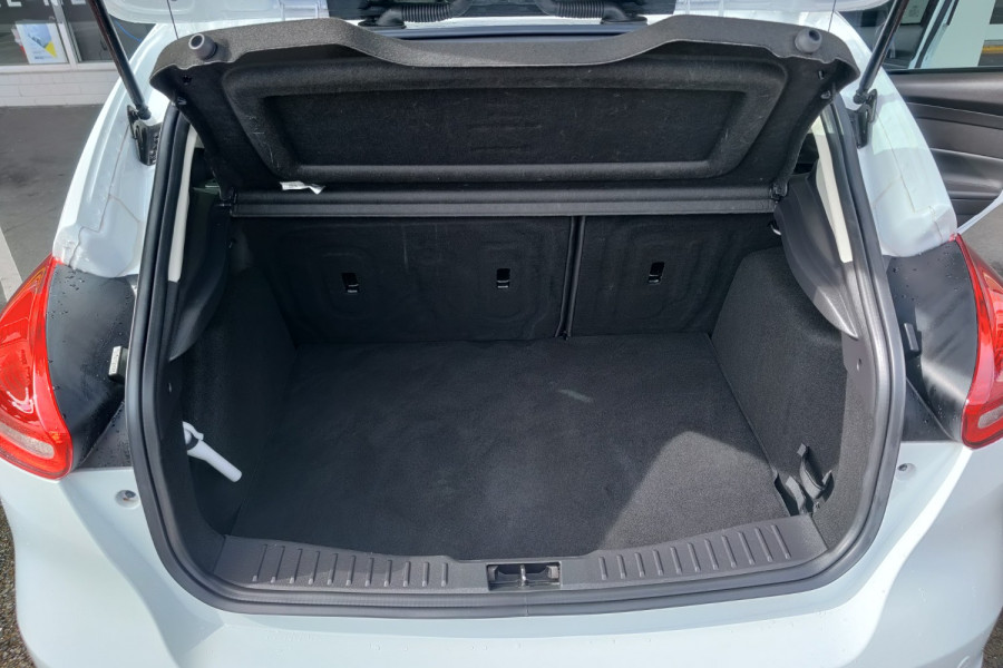 2016 Ford Focus LZ Titanium Hatch Image 9