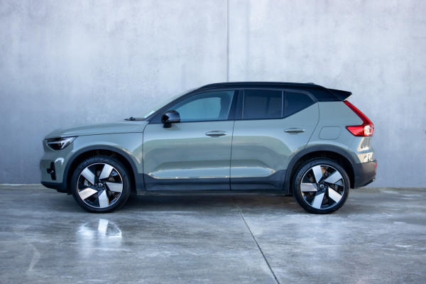 2023 Volvo XC40 P8 ULTIMATE RECHARGE BEV Sedan Image 6