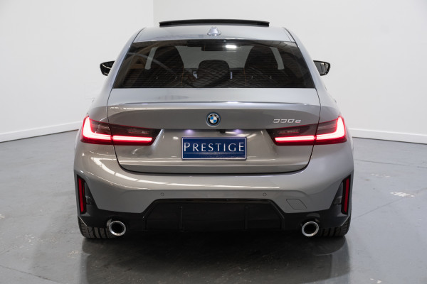 2022 BMW 3 Series 30e M Sport Phev Sedan image 10