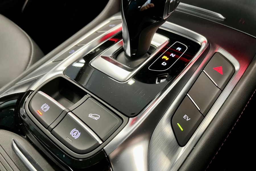 2025 MG HS Essence Plug-In Hybrid SUV Image 18
