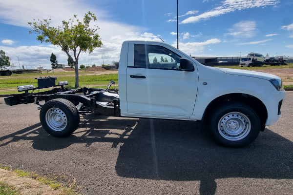 2026 Isuzu D-MAX RG SX High Ride Cab Chassis Image 2