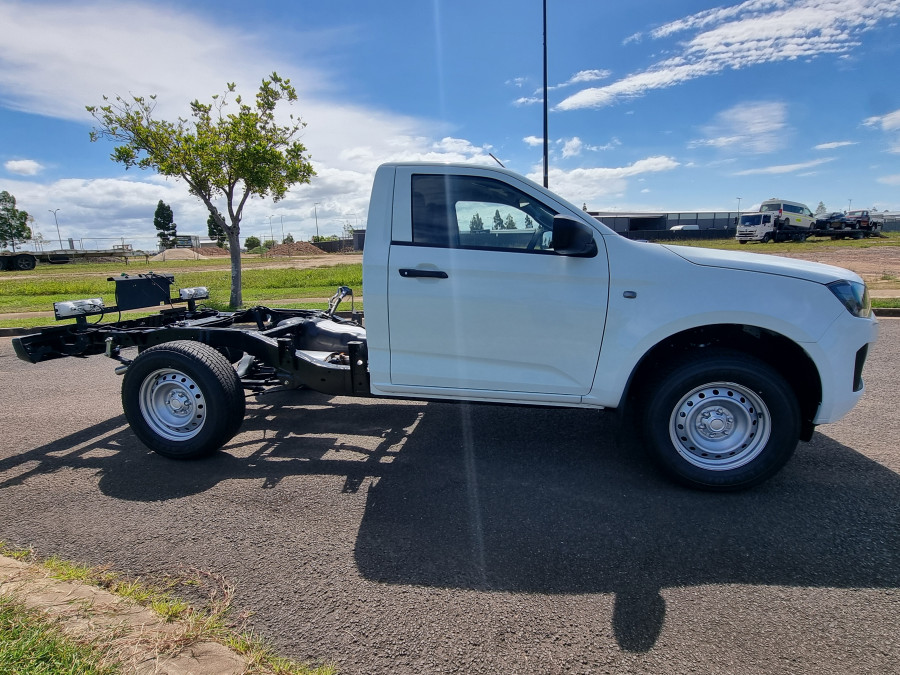 2026 Isuzu D-MAX RG SX High Ride Cab Chassis Image 2