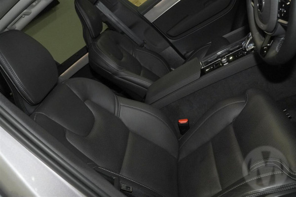2025 MY26 Volvo XC90 L Series Ultra B5 Dark SUV Image 10