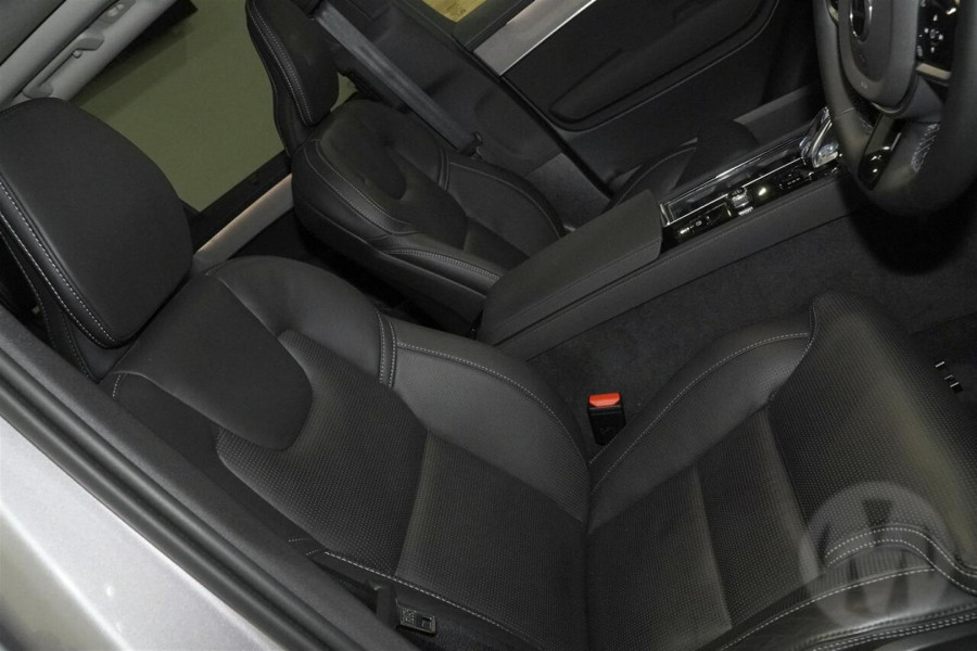 2025 MY26 Volvo XC90 L Series Ultra B5 Dark SUV Image 10