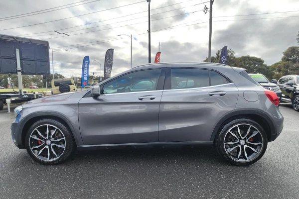2015 Mercedes-Benz GLA-Class X156 GLA250 SUV Image 4