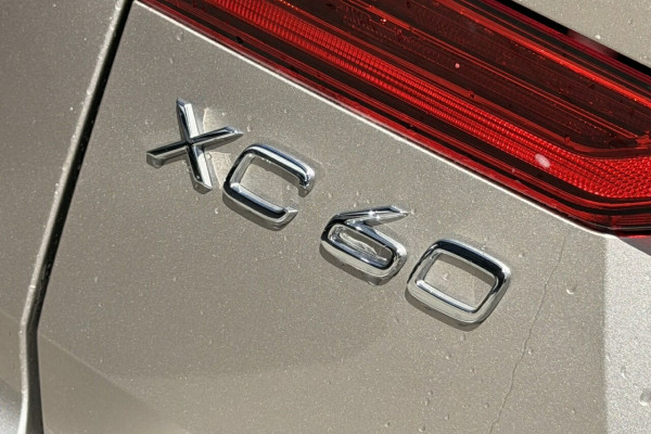 2025 Volvo XC60 UZ Plus T8 Plug-in Hybrid SUV Image 8