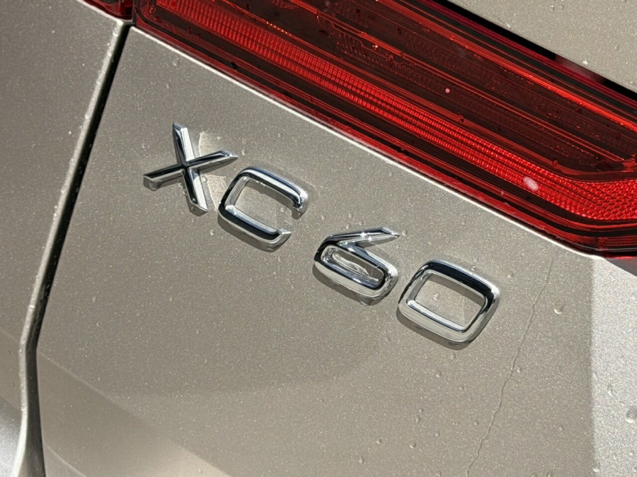 2025 Volvo XC60 UZ Plus T8 Plug-in Hybrid SUV Image 8