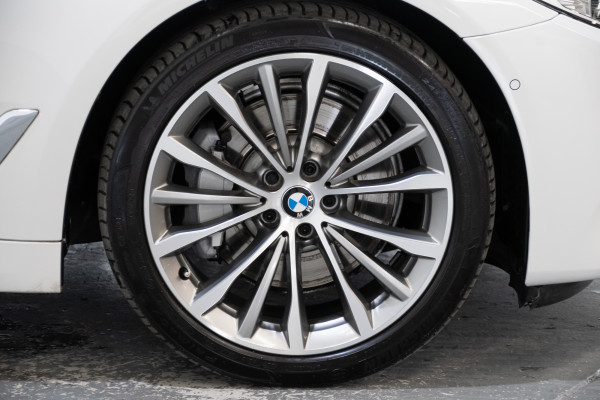 2018 BMW 5 Series 30d Luxury Line Sedan Image 6