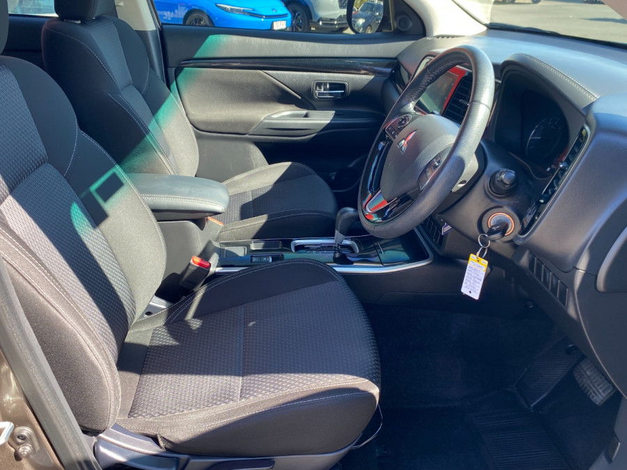 2019 Mitsubishi Outlander ZL ES SUV Image 15