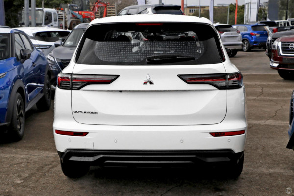 2026 Mitsubishi Outlander ZM ES SUV Image 3