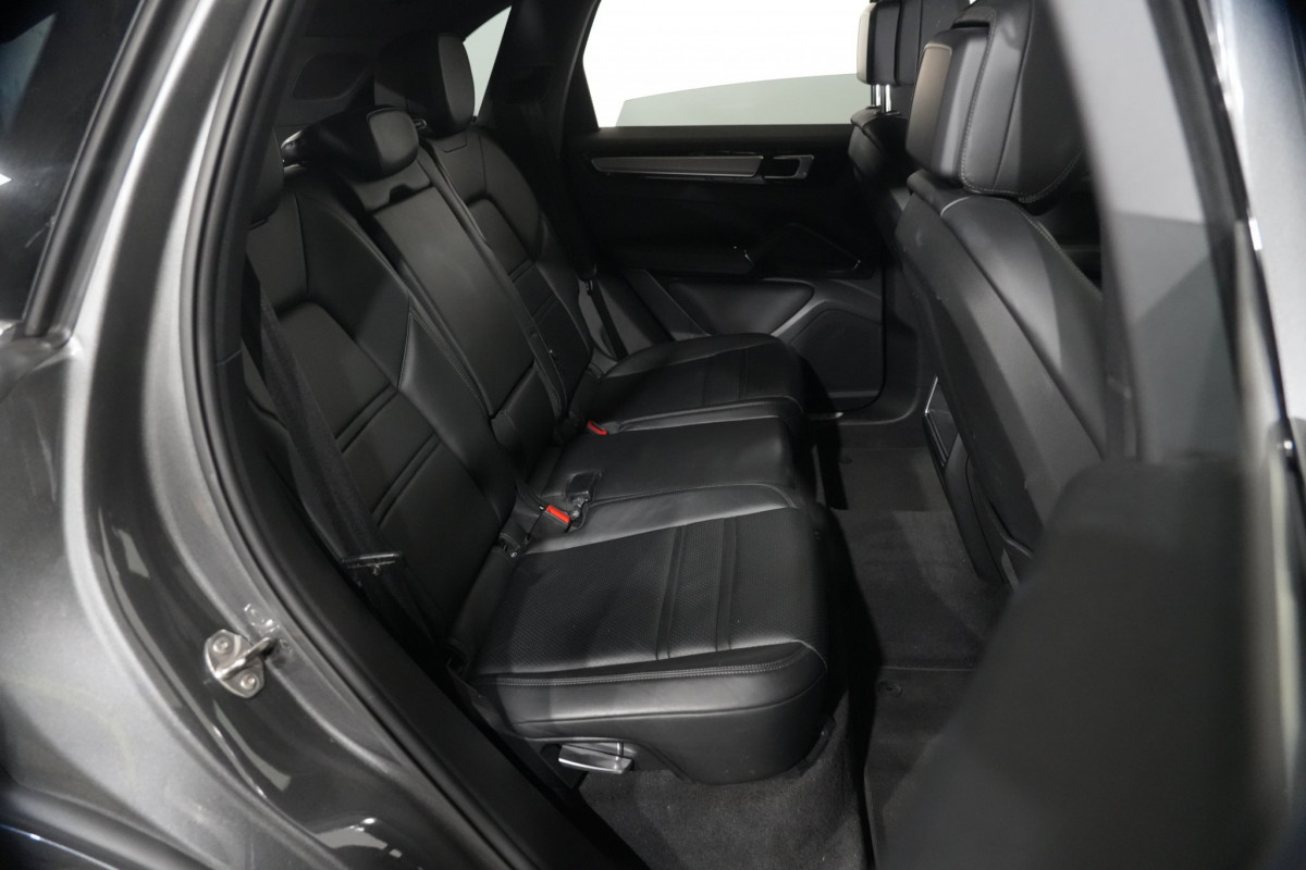 2019 Porsche Cayenne E-Hybrid SUV