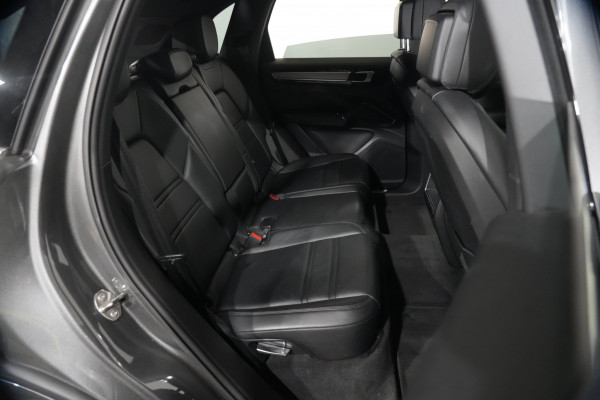 2019 Porsche Cayenne E-Hybrid SUV image 24