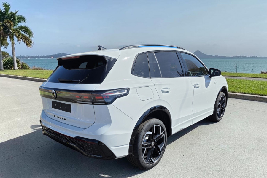 2026 Volkswagen Tiguan CT 195TSI R-Line SUV Image 3